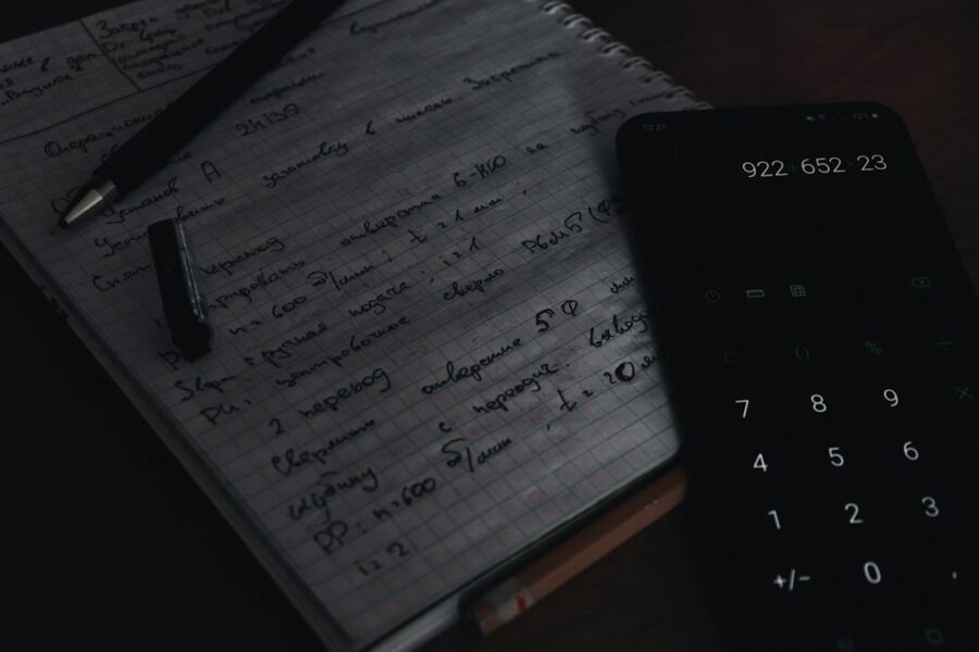Minimal illustration of a calculator, checklist, and planner representing a debt consolidation plan